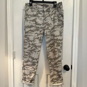 Camo Cargo Style Tapered Leg Pants Size‎ 31